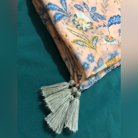 Light weight scarf with floral pattern. - Picture 3 of 5